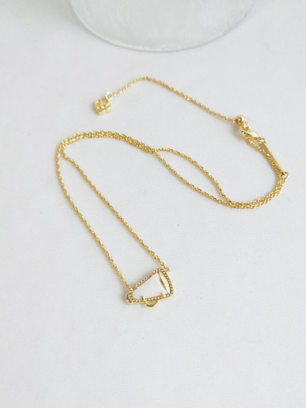 Kendra Scott Cheer Gold Pendant Necklace - Picture 4 of 4